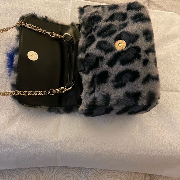 AREA STARS FAUX FUR SHOULDER BAG - Picture 12 of 14
